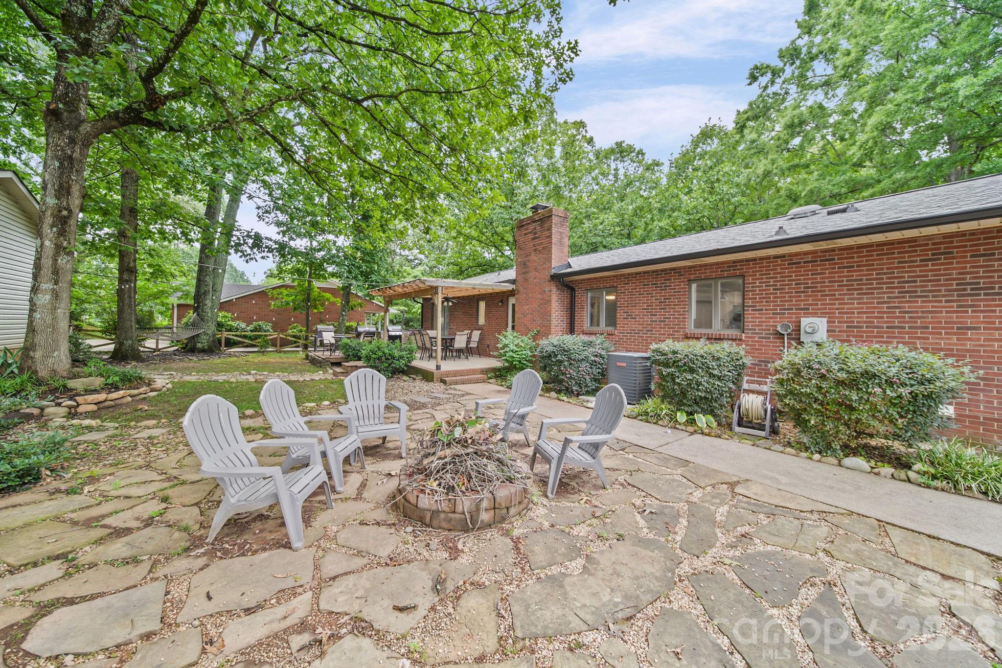 406 S Magnolia Street Property Photo 23
