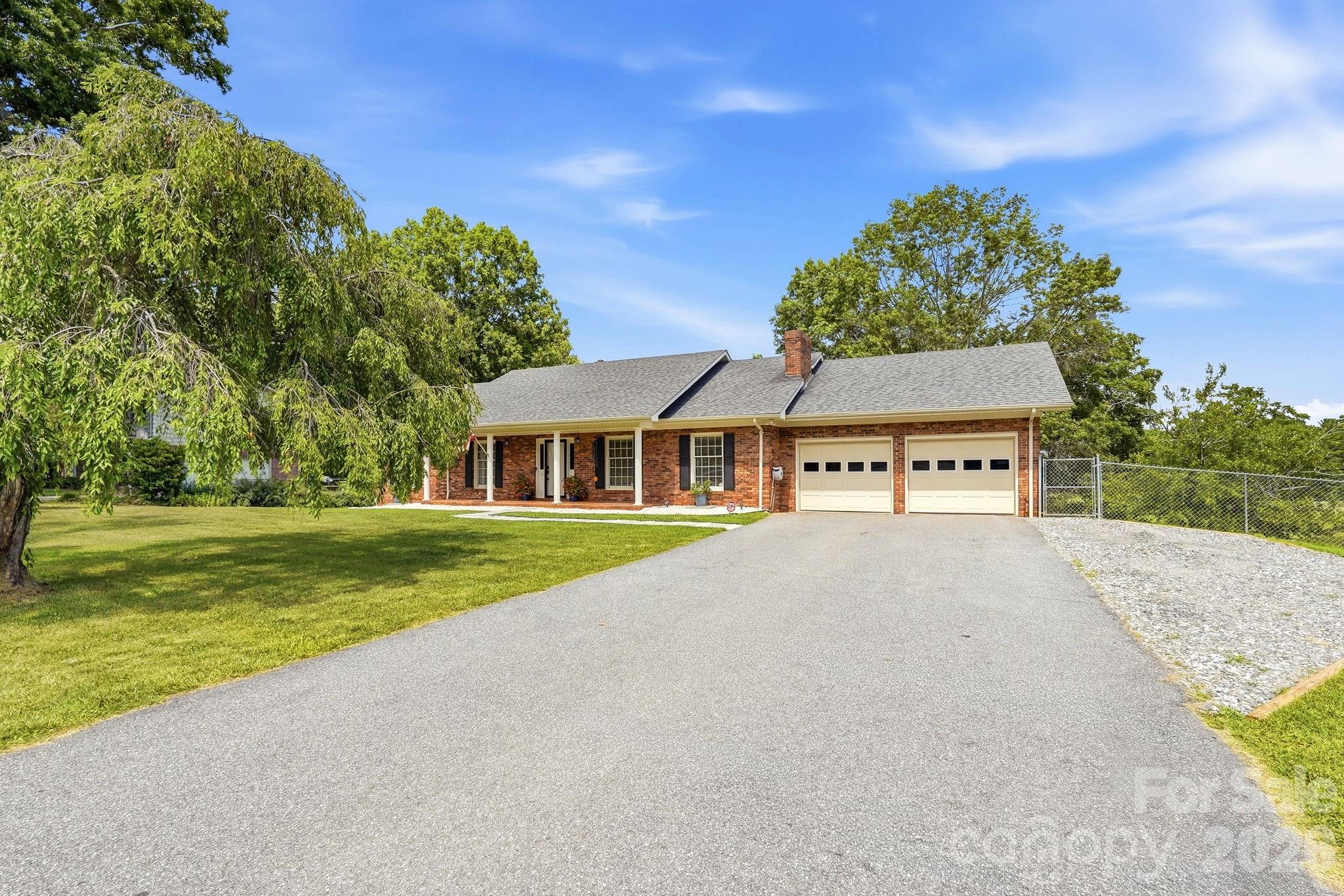 1692 Pads Road Property Photo 3
