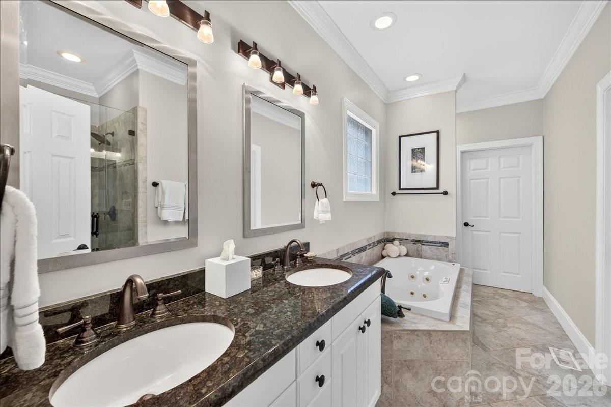 6784 Lynrose Court Property Photo 23