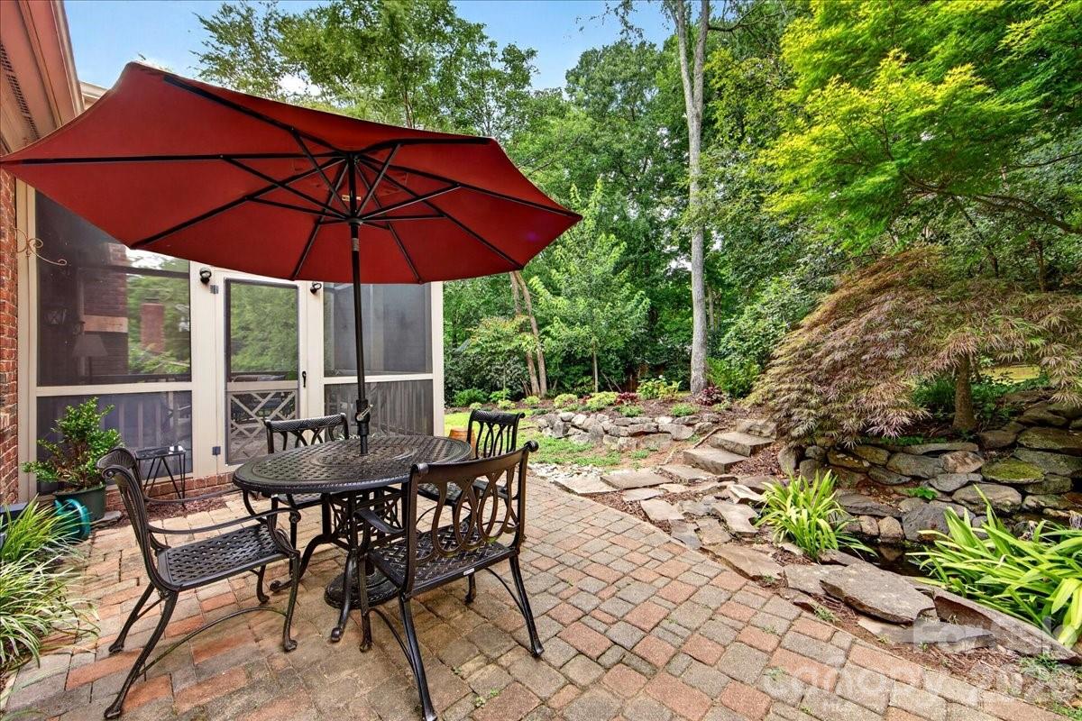 6784 Lynrose Court Property Photo 32