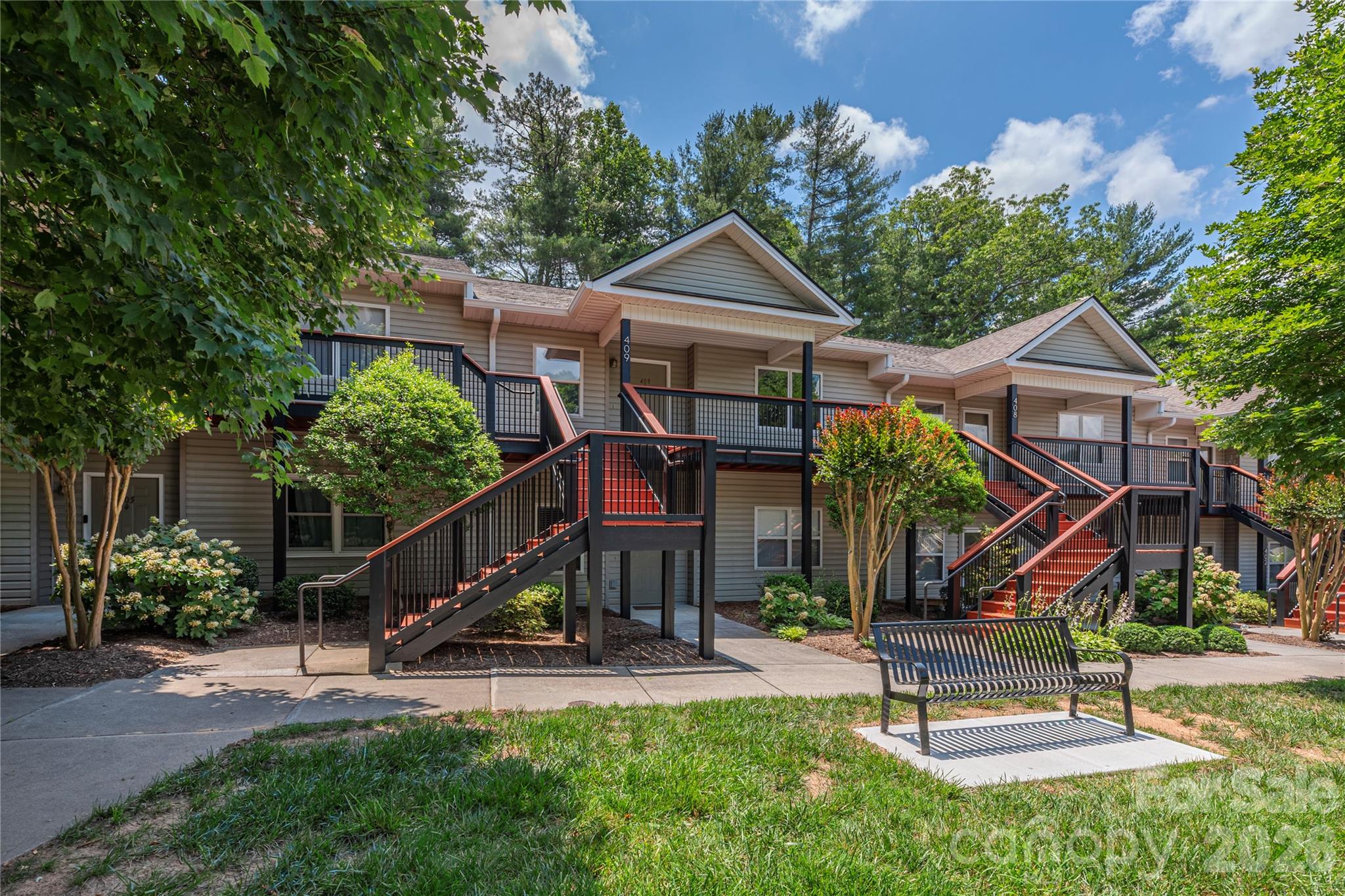 409 Carlyle Way Property Photo 2