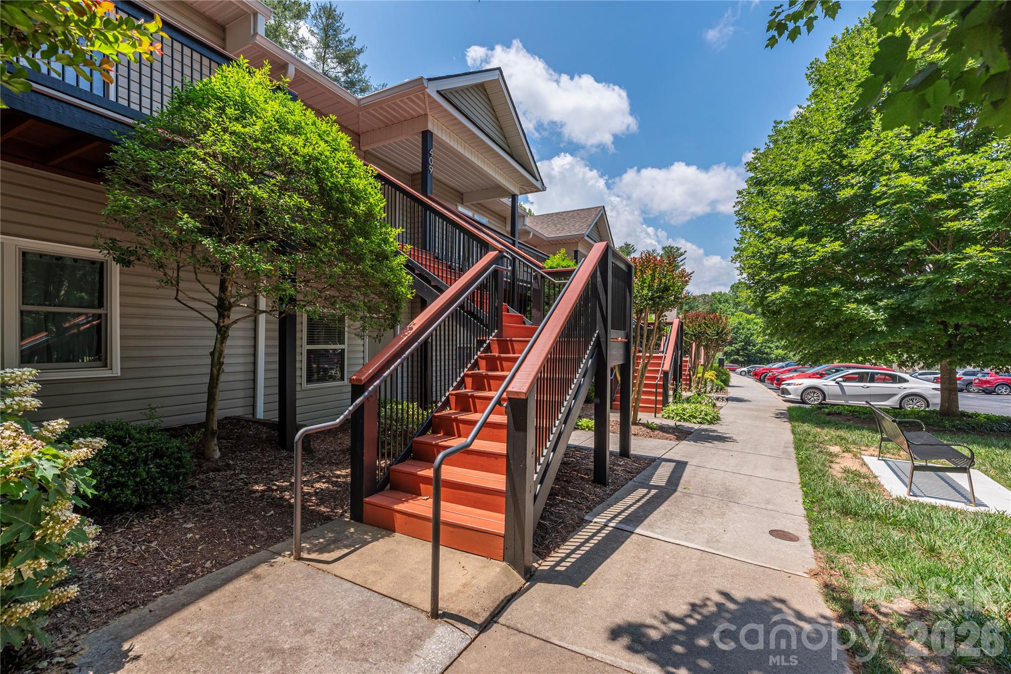 409 Carlyle Way Property Photo 3