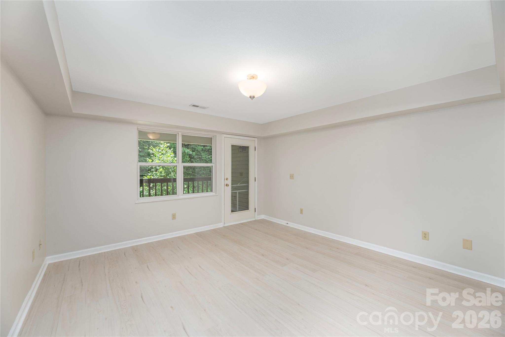 409 Carlyle Way Property Photo 7