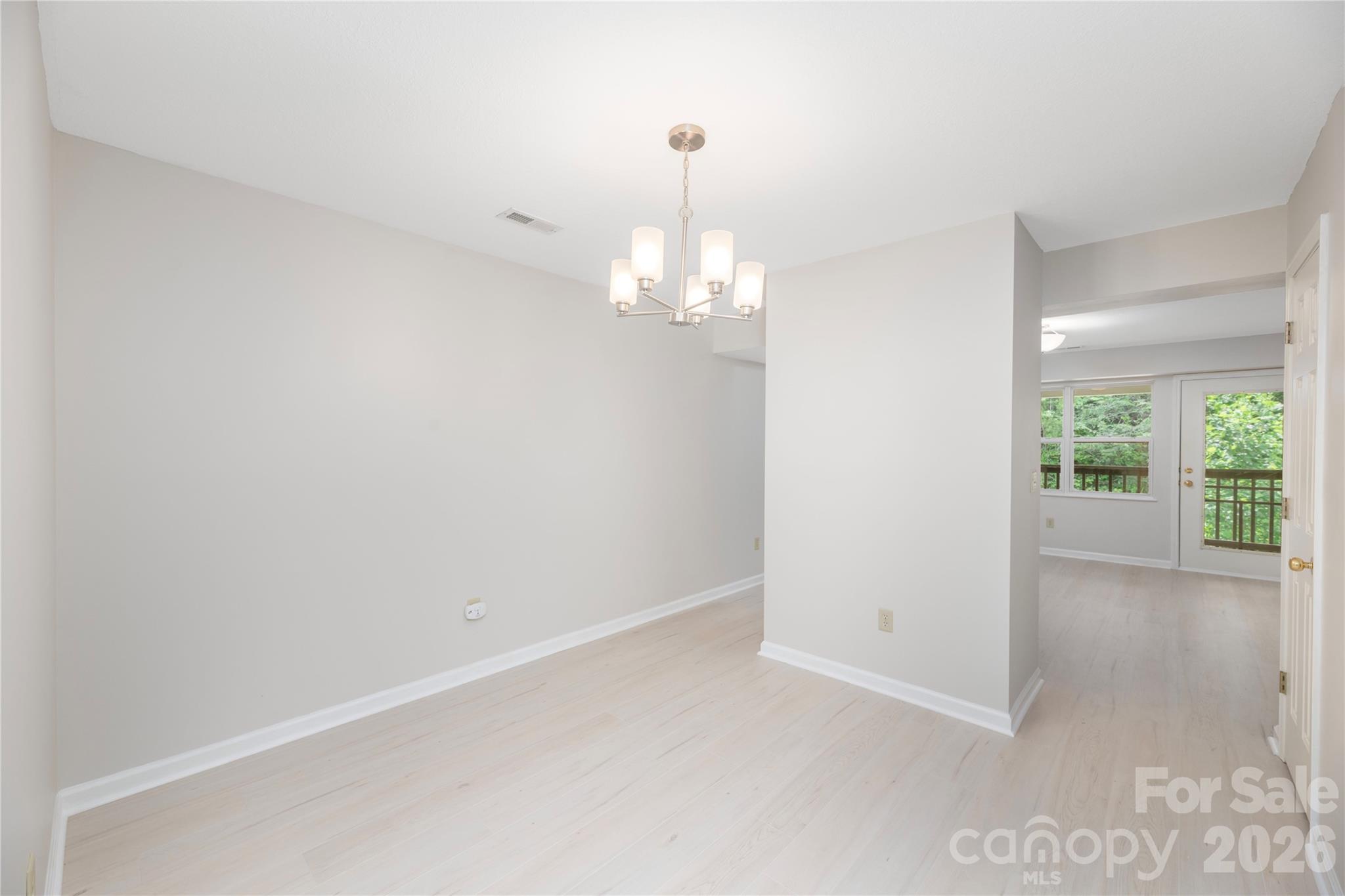 409 Carlyle Way Property Photo 8