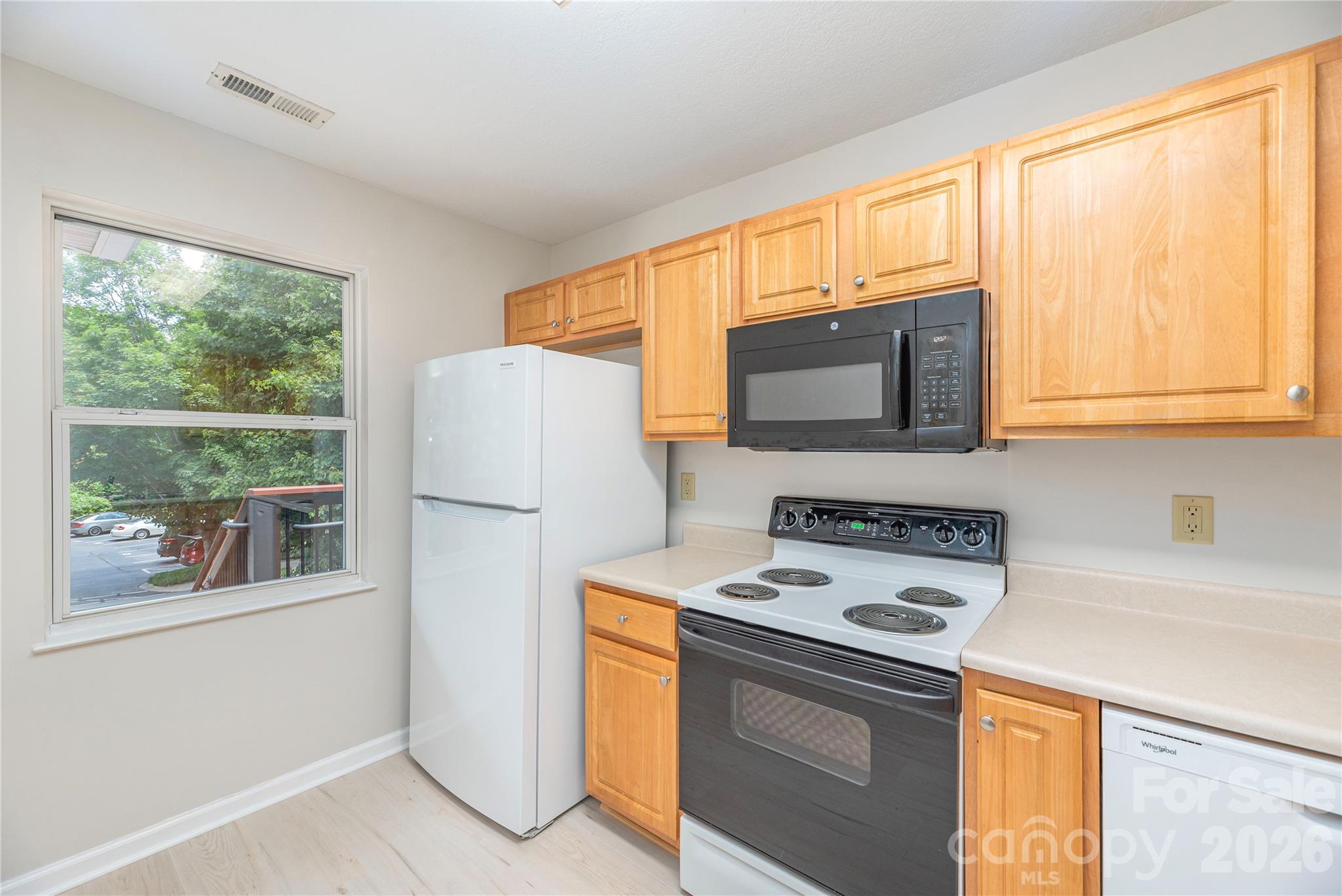 409 Carlyle Way Property Photo 10