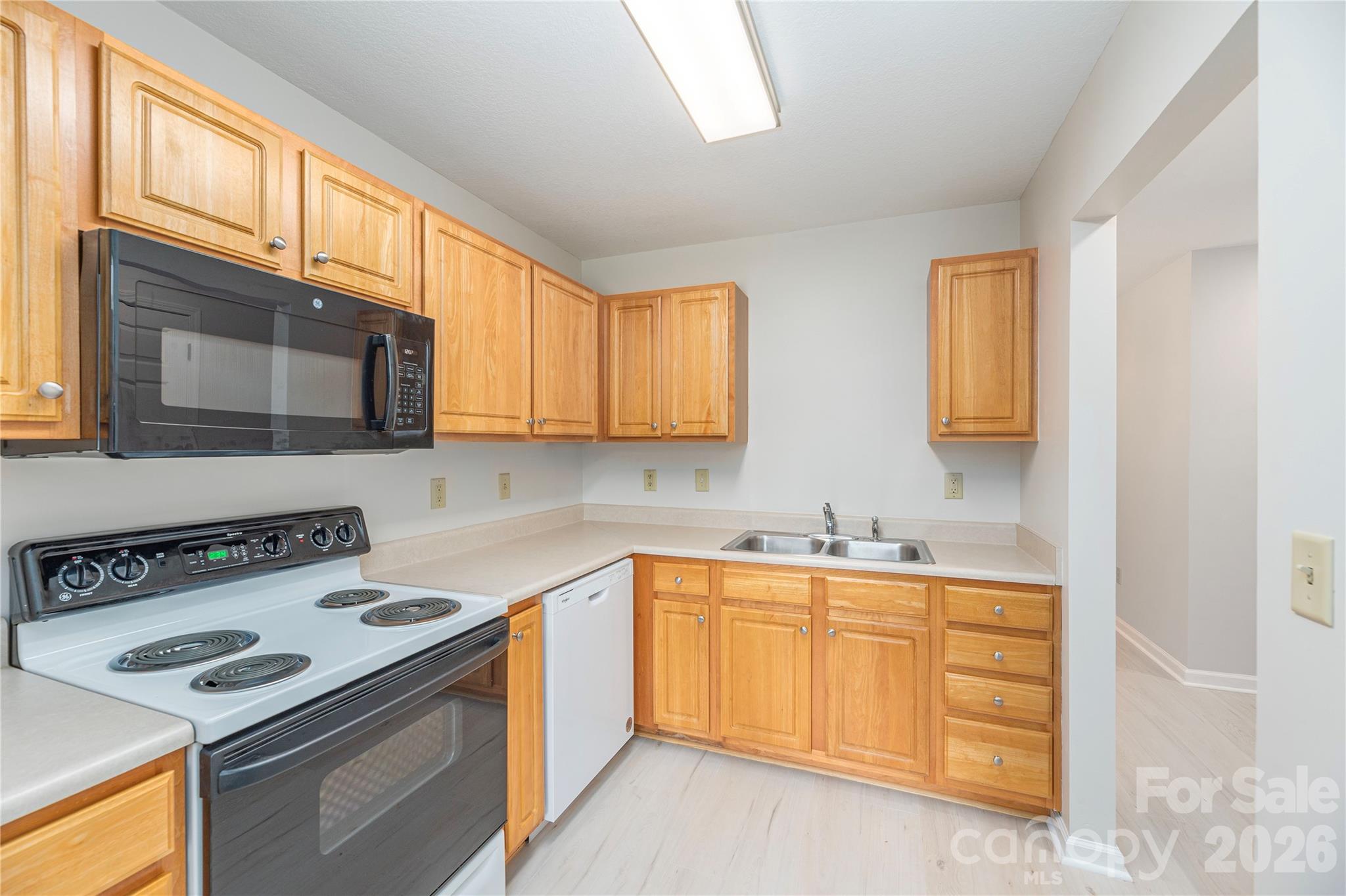 409 Carlyle Way Property Photo 11