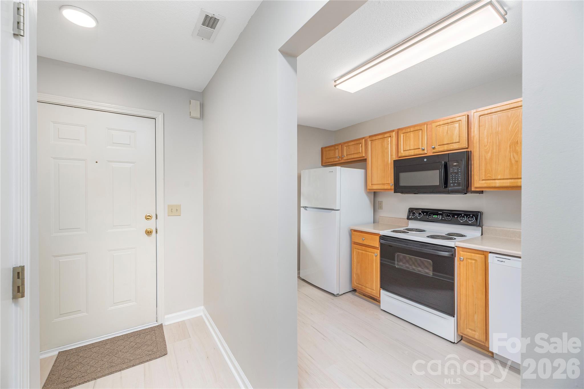 409 Carlyle Way Property Photo 12