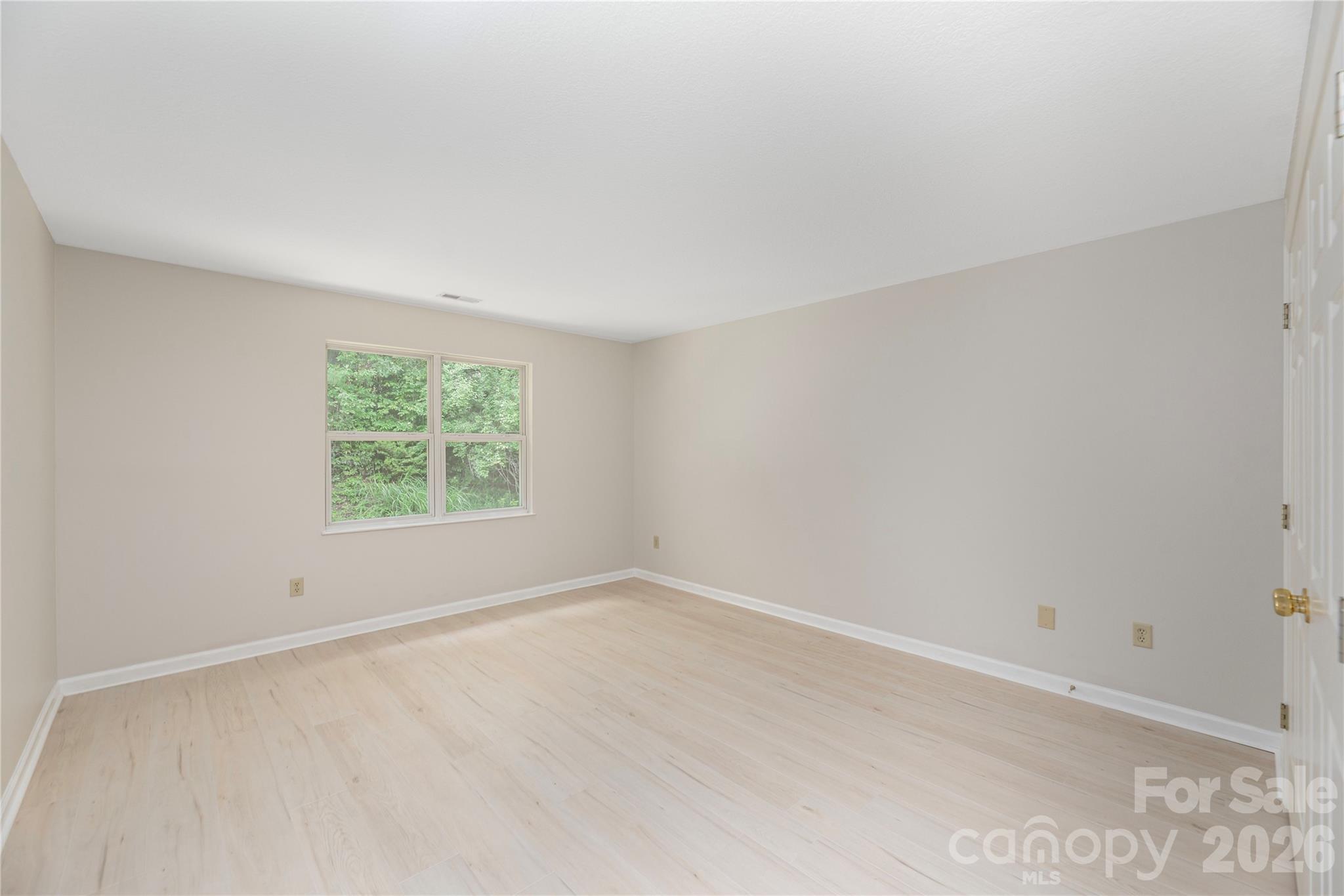 409 Carlyle Way Property Photo 16