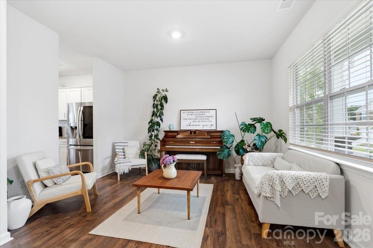 8022 Rowling Drive Property Photo 6