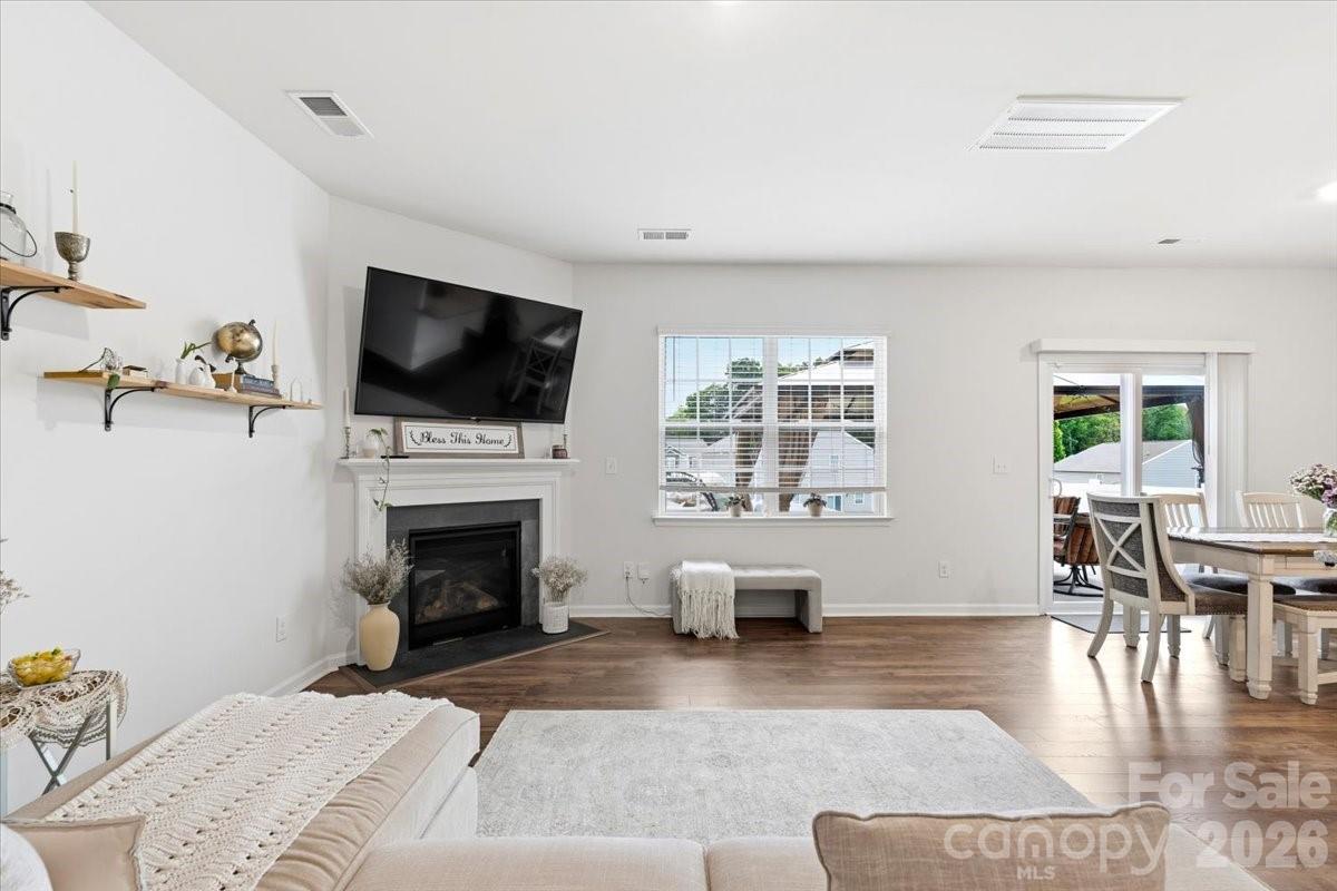 8022 Rowling Drive Property Photo 7