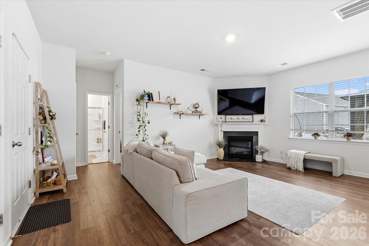 8022 Rowling Drive Property Photo 8