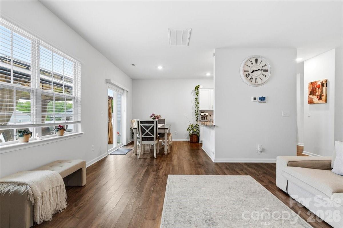 8022 Rowling Drive Property Photo 10