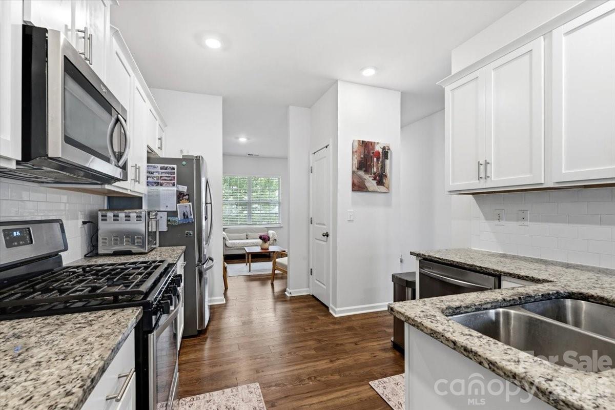8022 Rowling Drive Property Photo 12