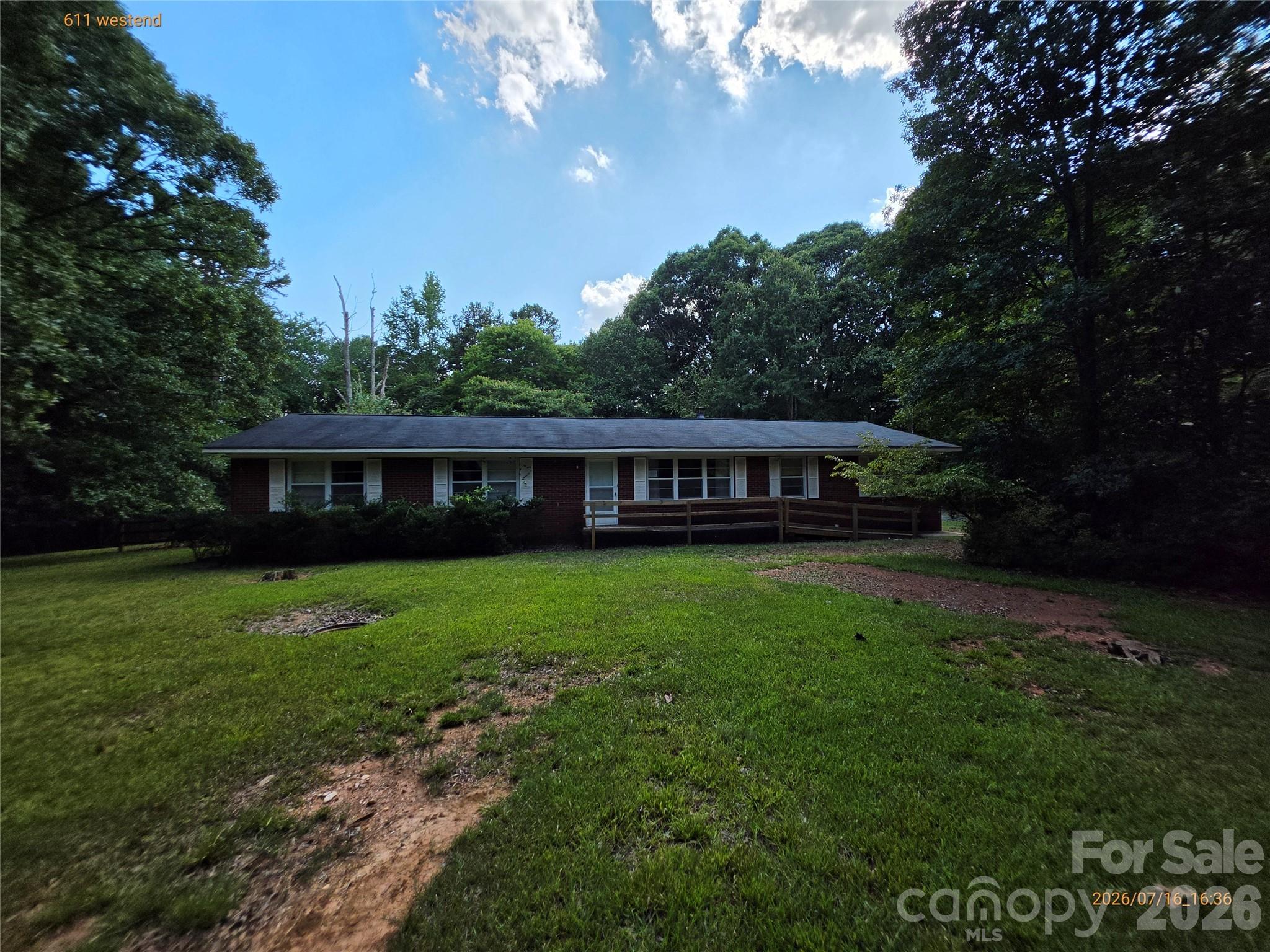 611 Westend Drive Property Photo 1