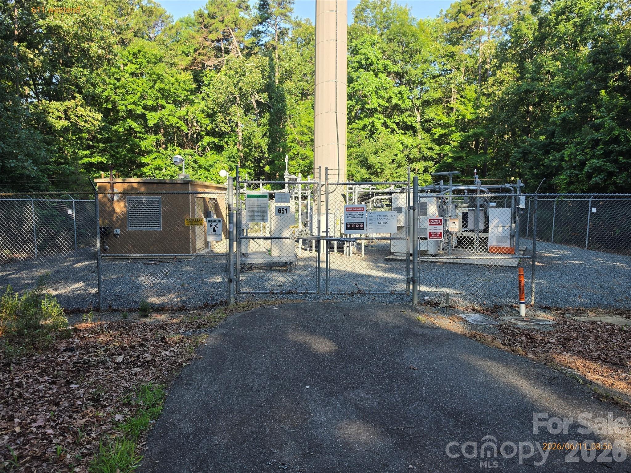 611 Westend Drive Property Photo 3