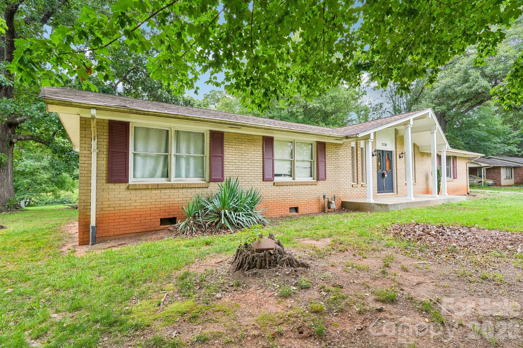 2130 23rd Street Place Property Photo 2