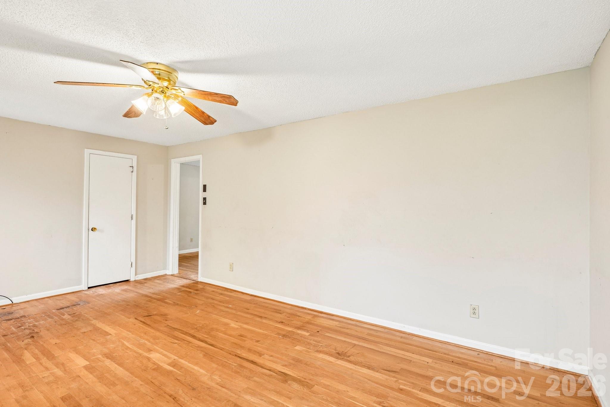 2130 23rd Street Place Property Photo 5