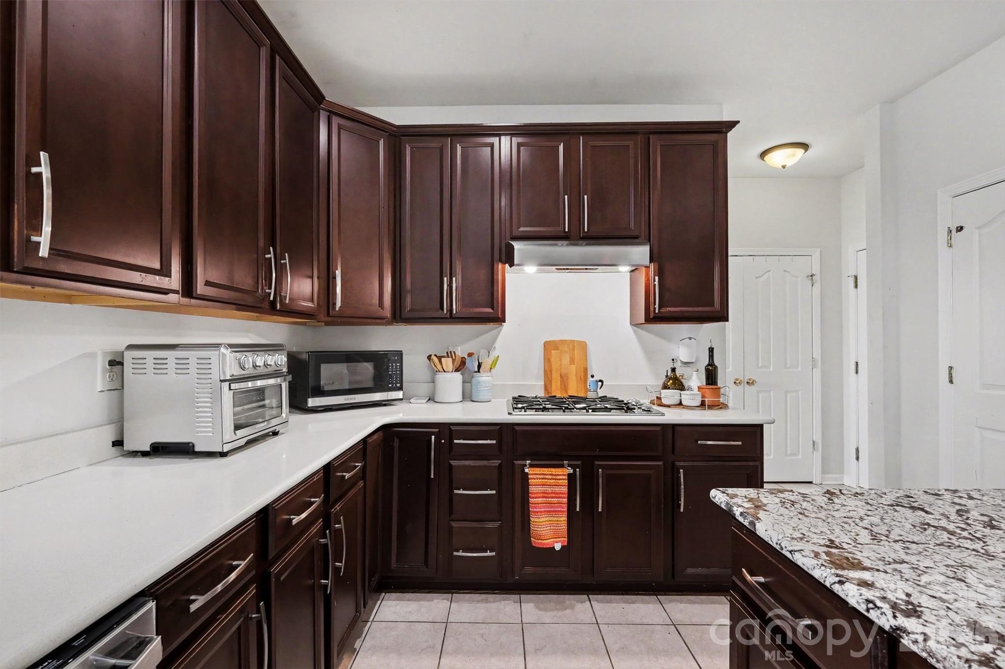 4396 Foxfield Court Property Photo 11