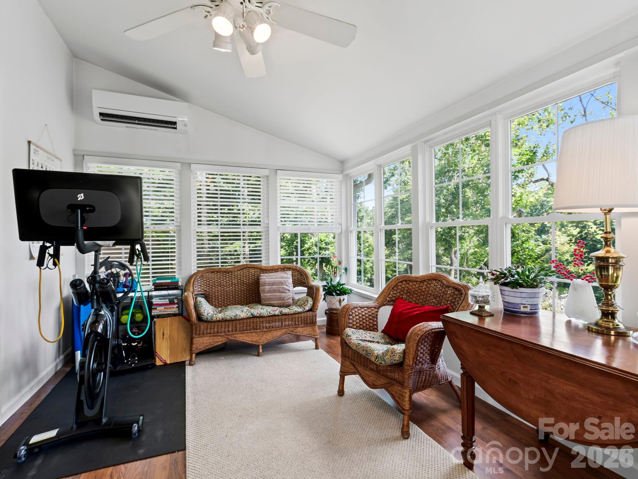 302 Shadecrest Lane Property Photo 10