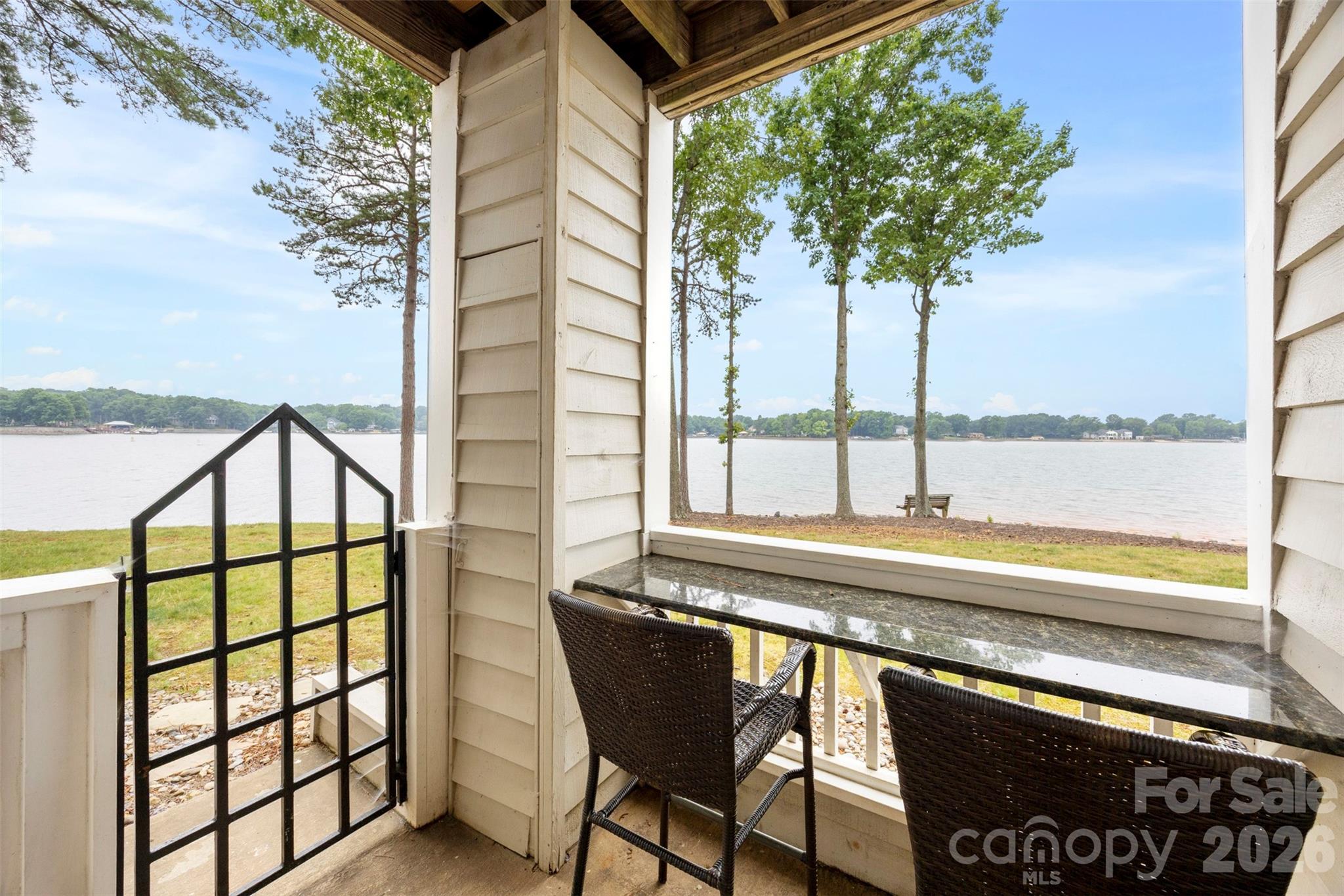 907 Southwest Drive Property Photo 1