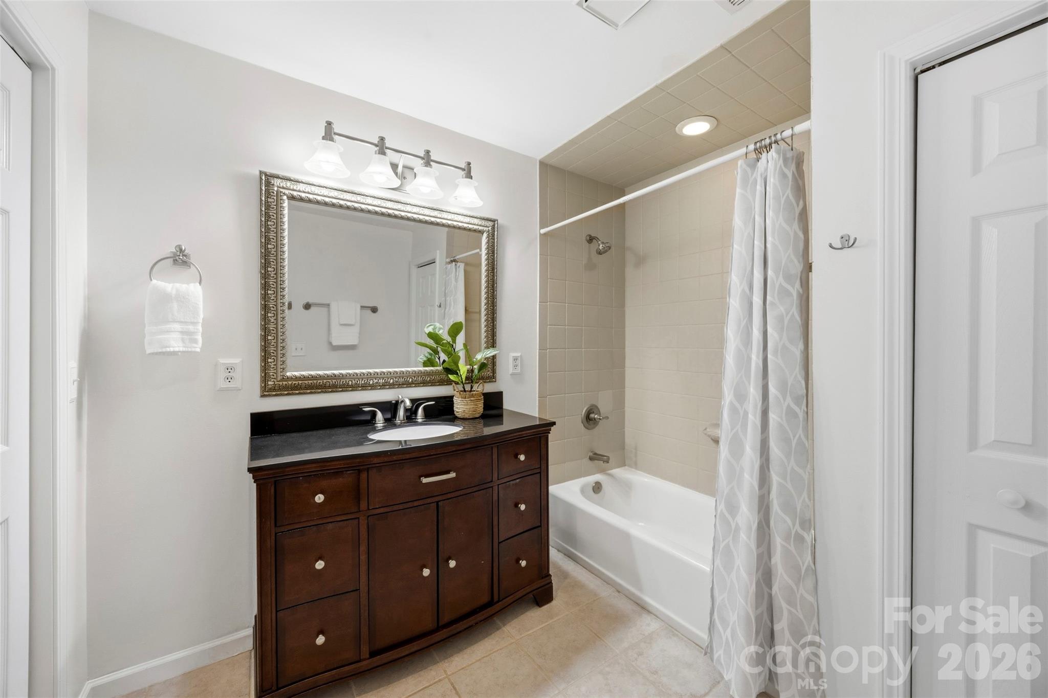 907 Southwest Drive Property Photo 16