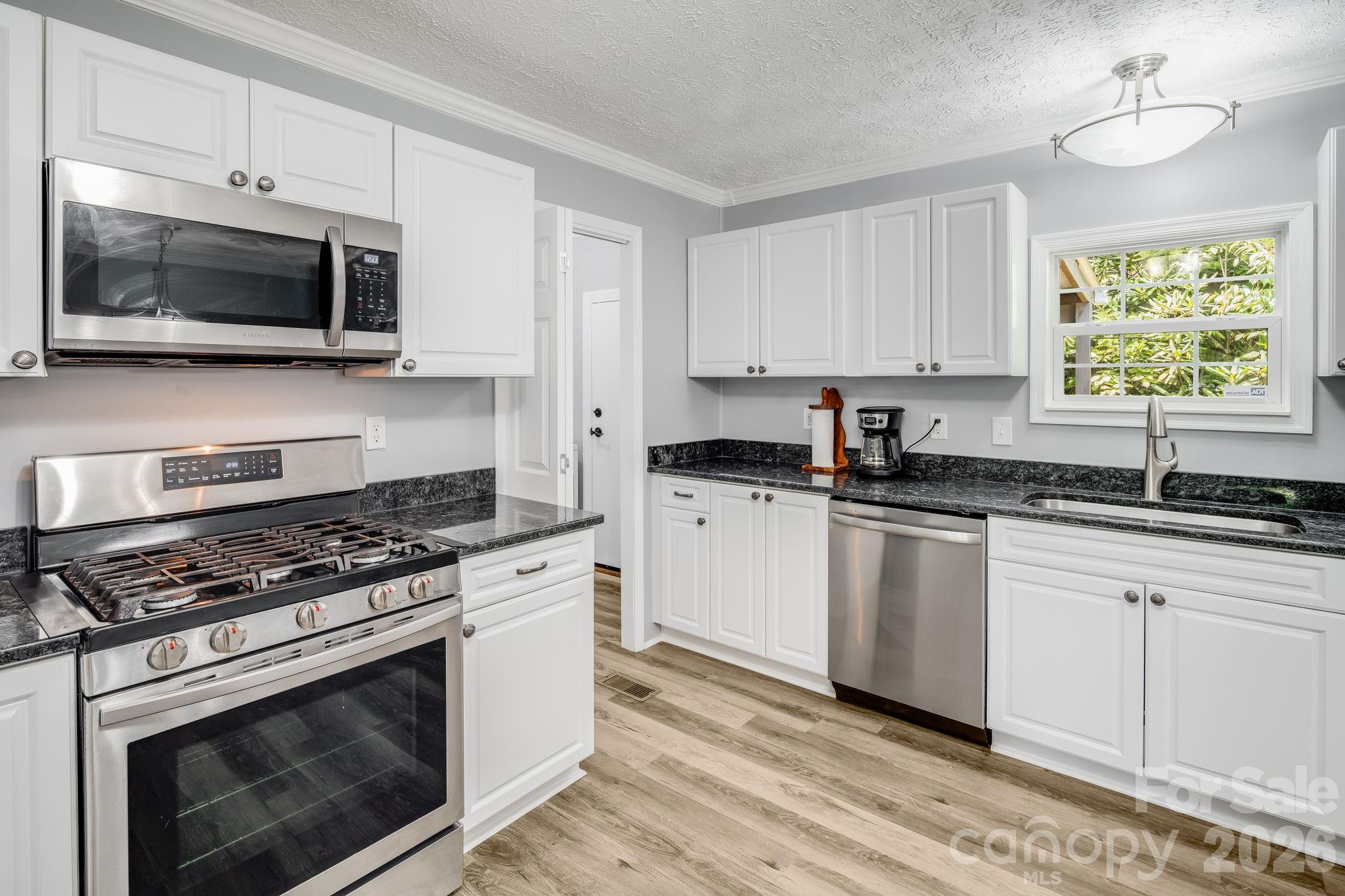 112 Reeves Road Property Photo 8