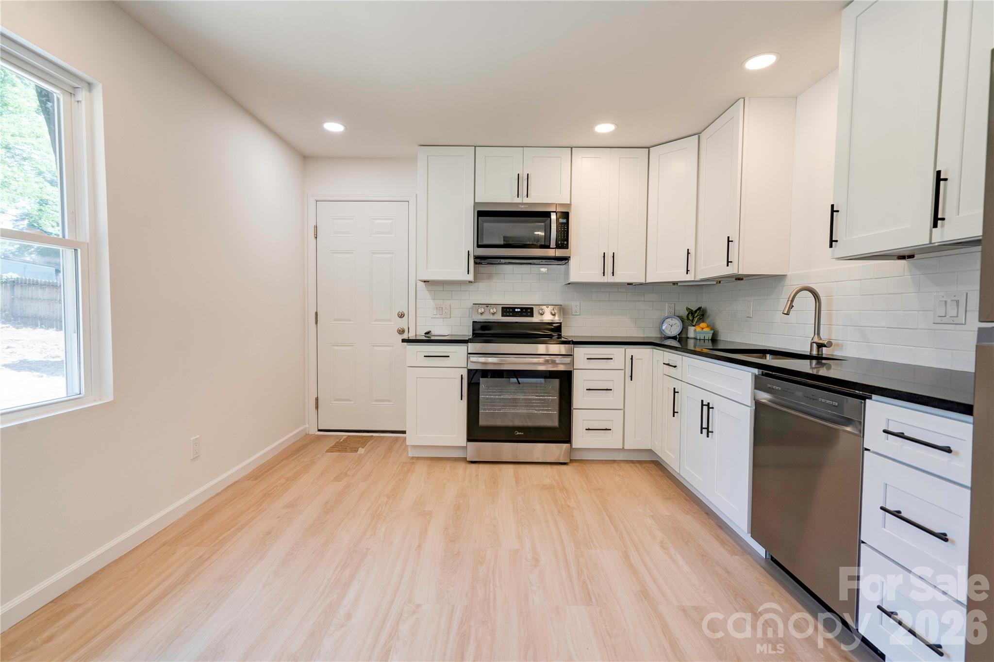 2994 Lutz Boulevard Property Photo 5