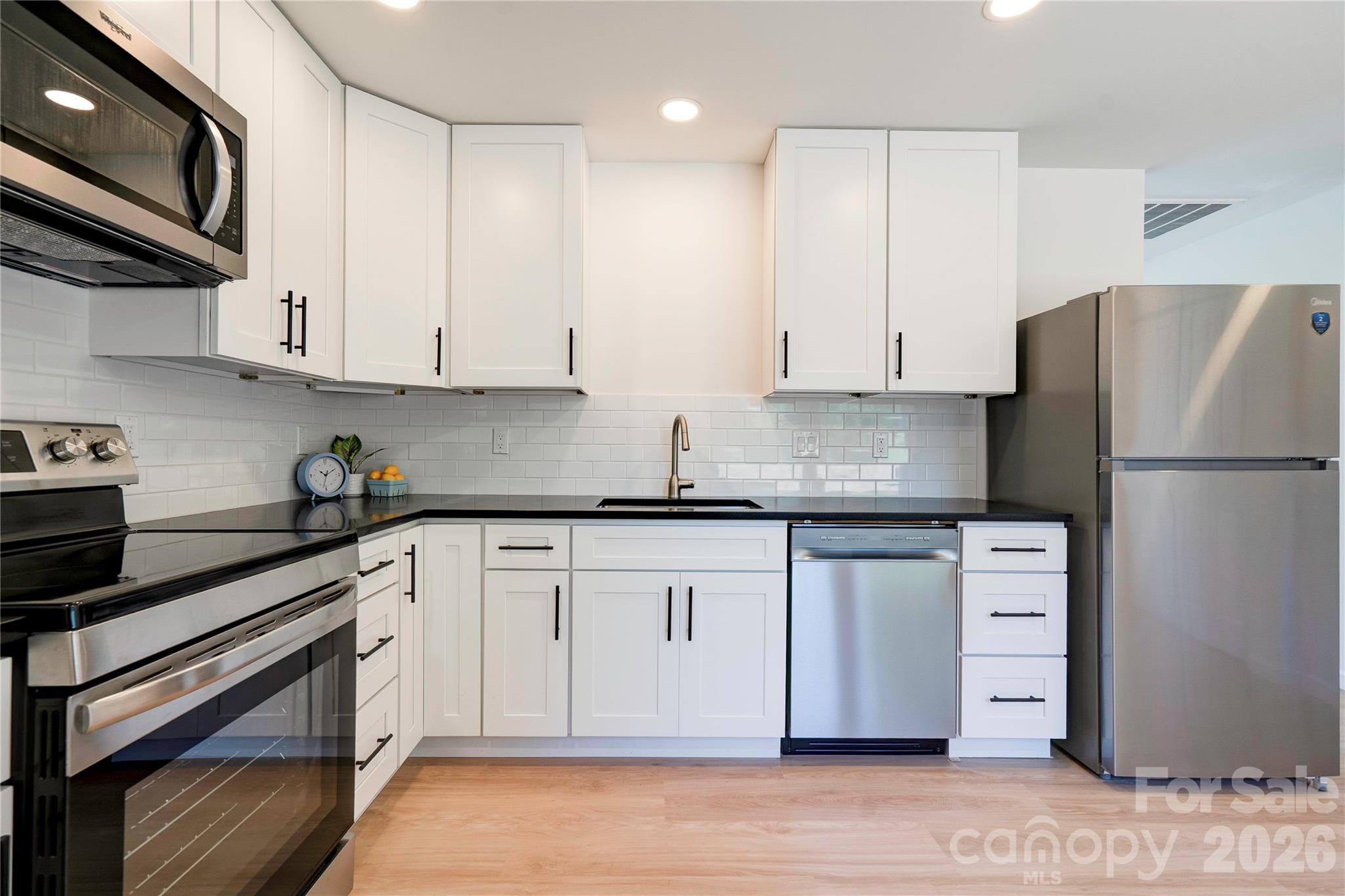 2994 Lutz Boulevard Property Photo 7