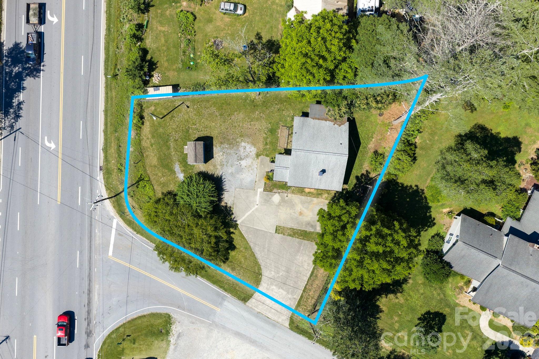 440v Carolina Avenue Property Photo 1