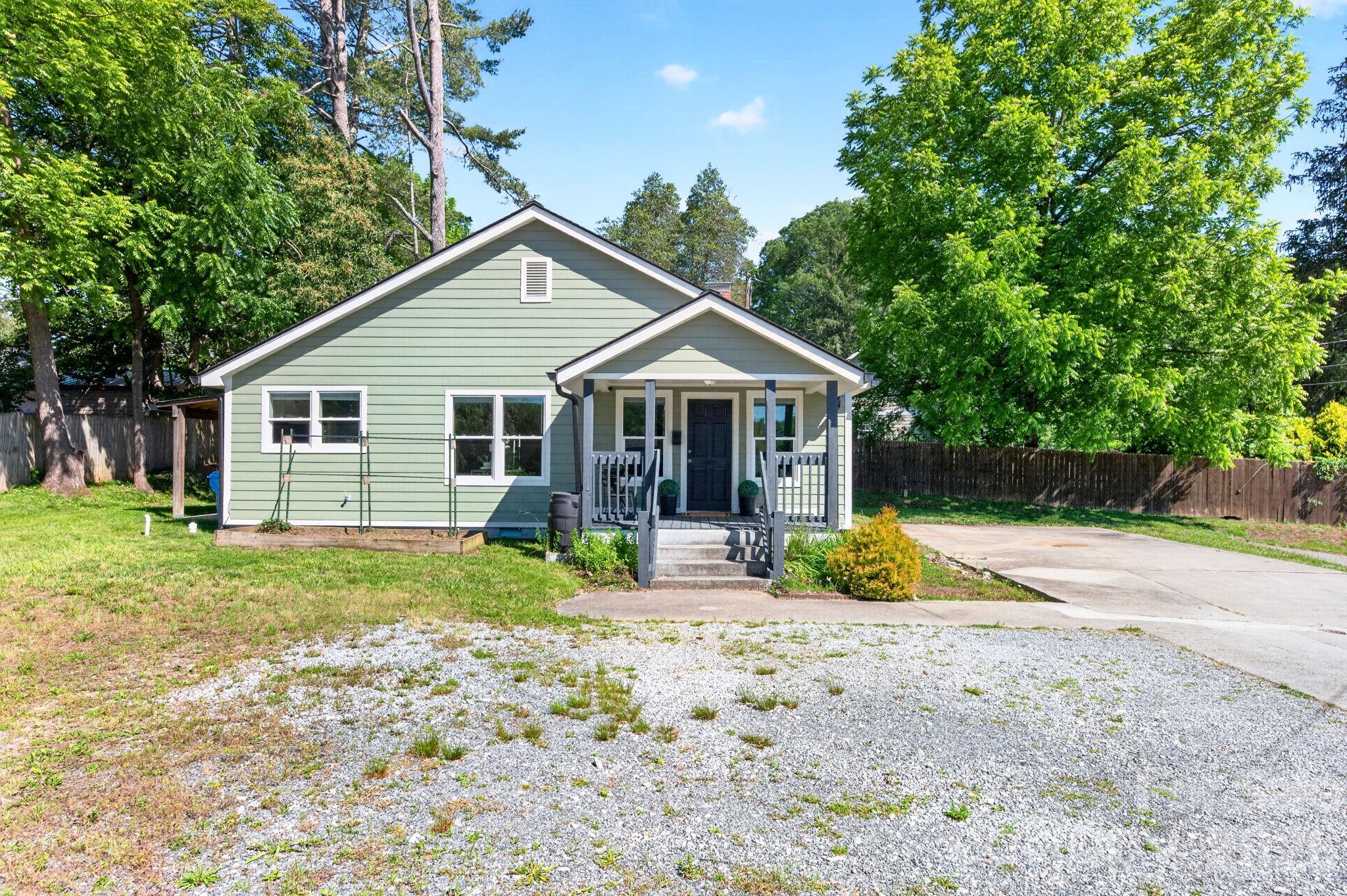 440v Carolina Avenue Property Photo 4
