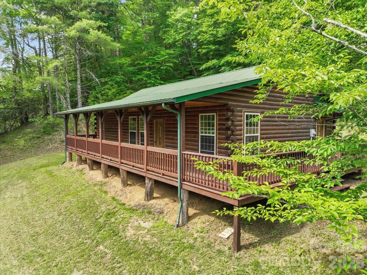 439 Upper Pig Pen Road Property Photo 1