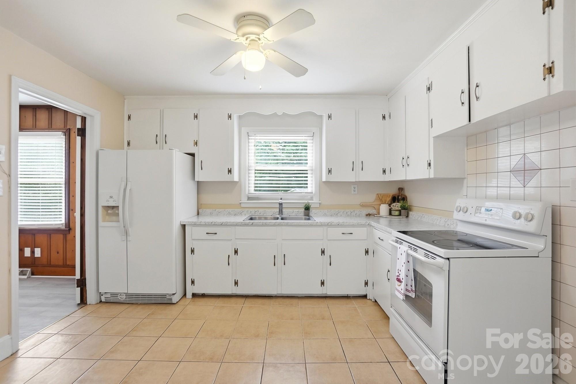 2032 Eastway Drive Property Photo 7
