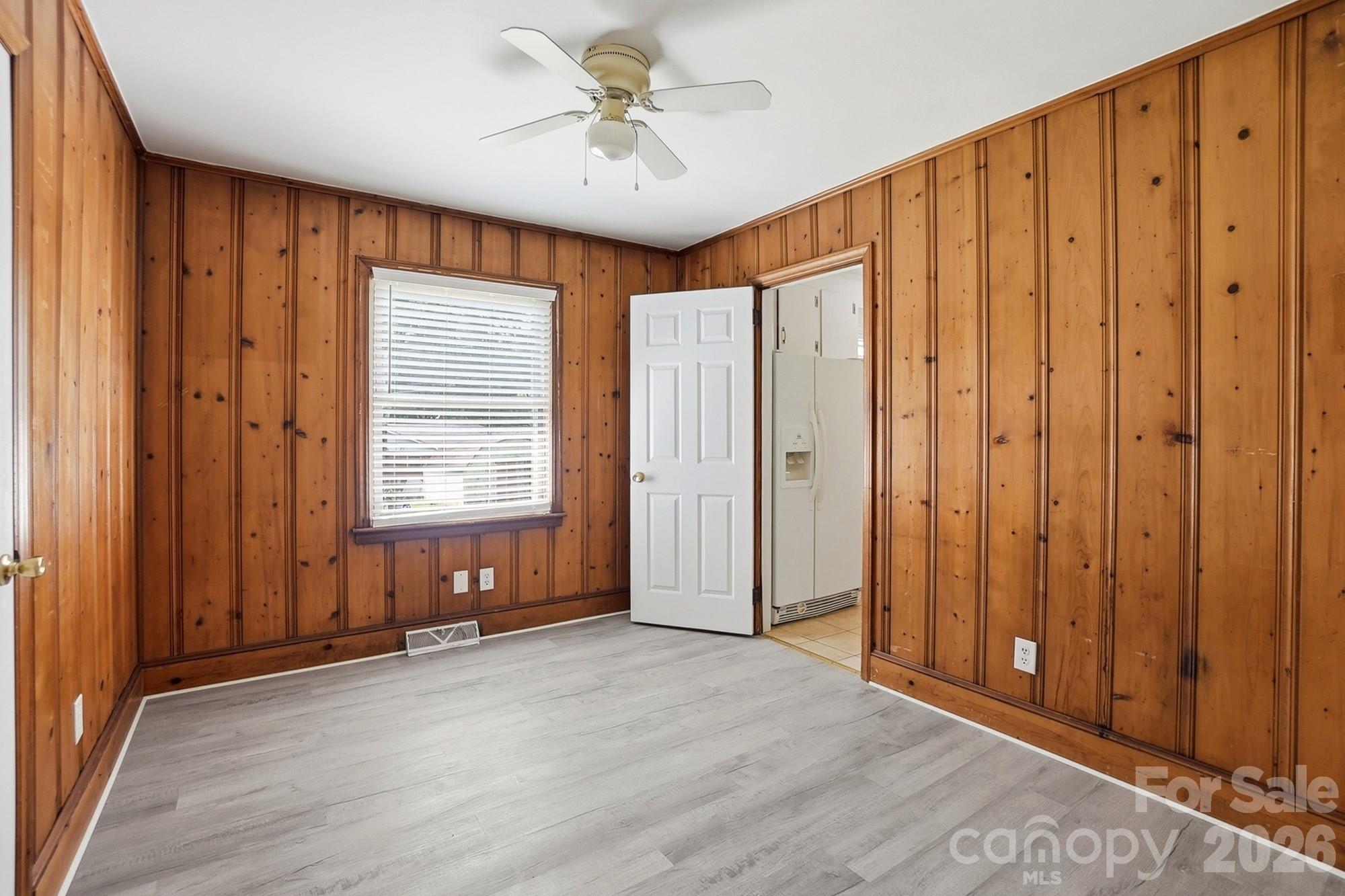 2032 Eastway Drive Property Photo 10