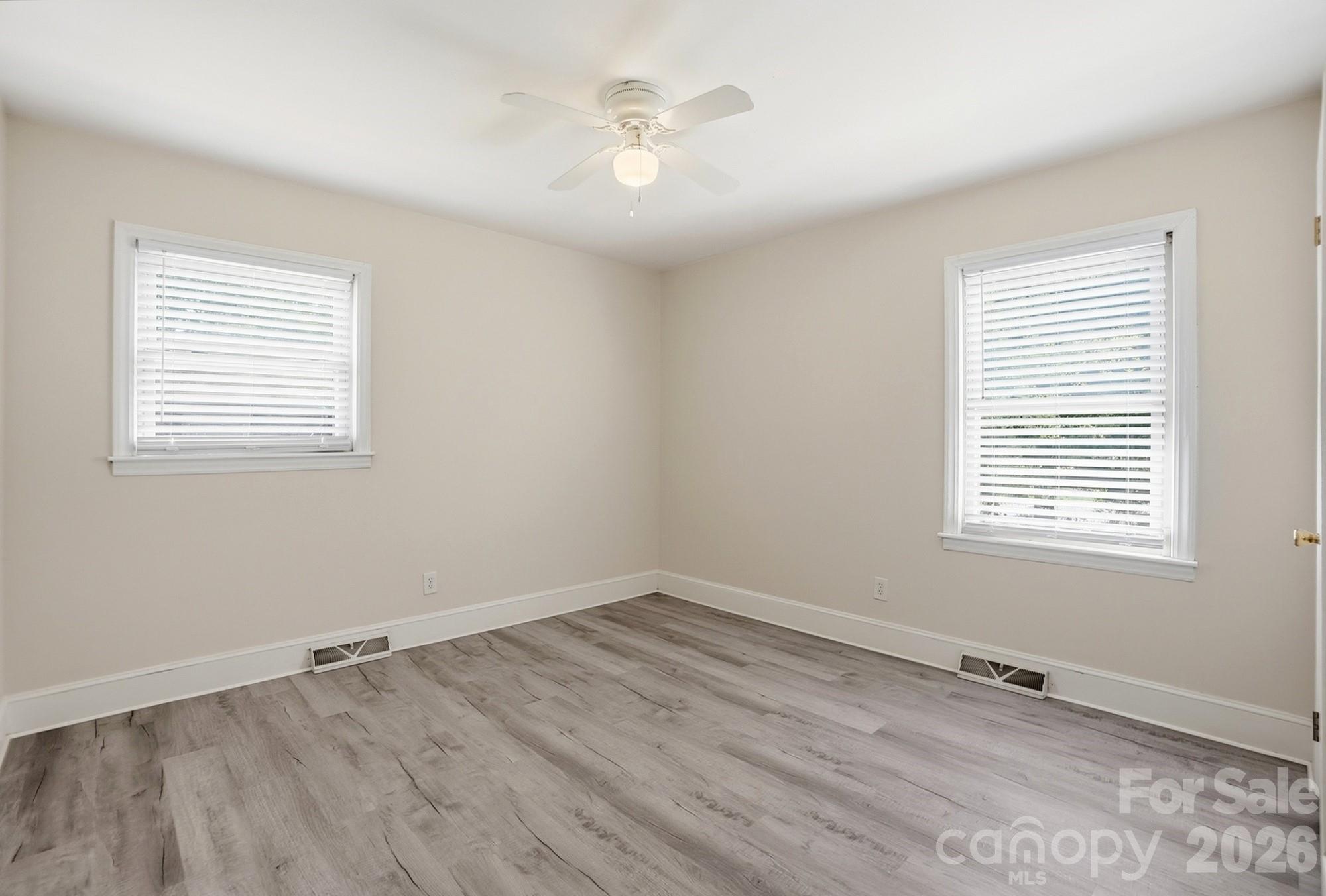 2032 Eastway Drive Property Photo 11