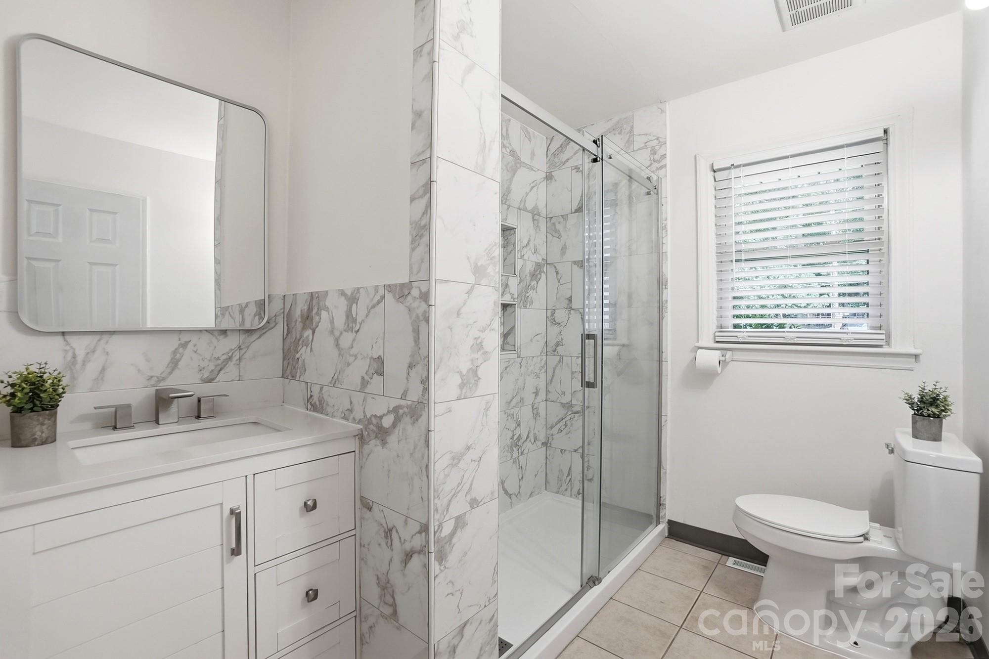 2032 Eastway Drive Property Photo 13