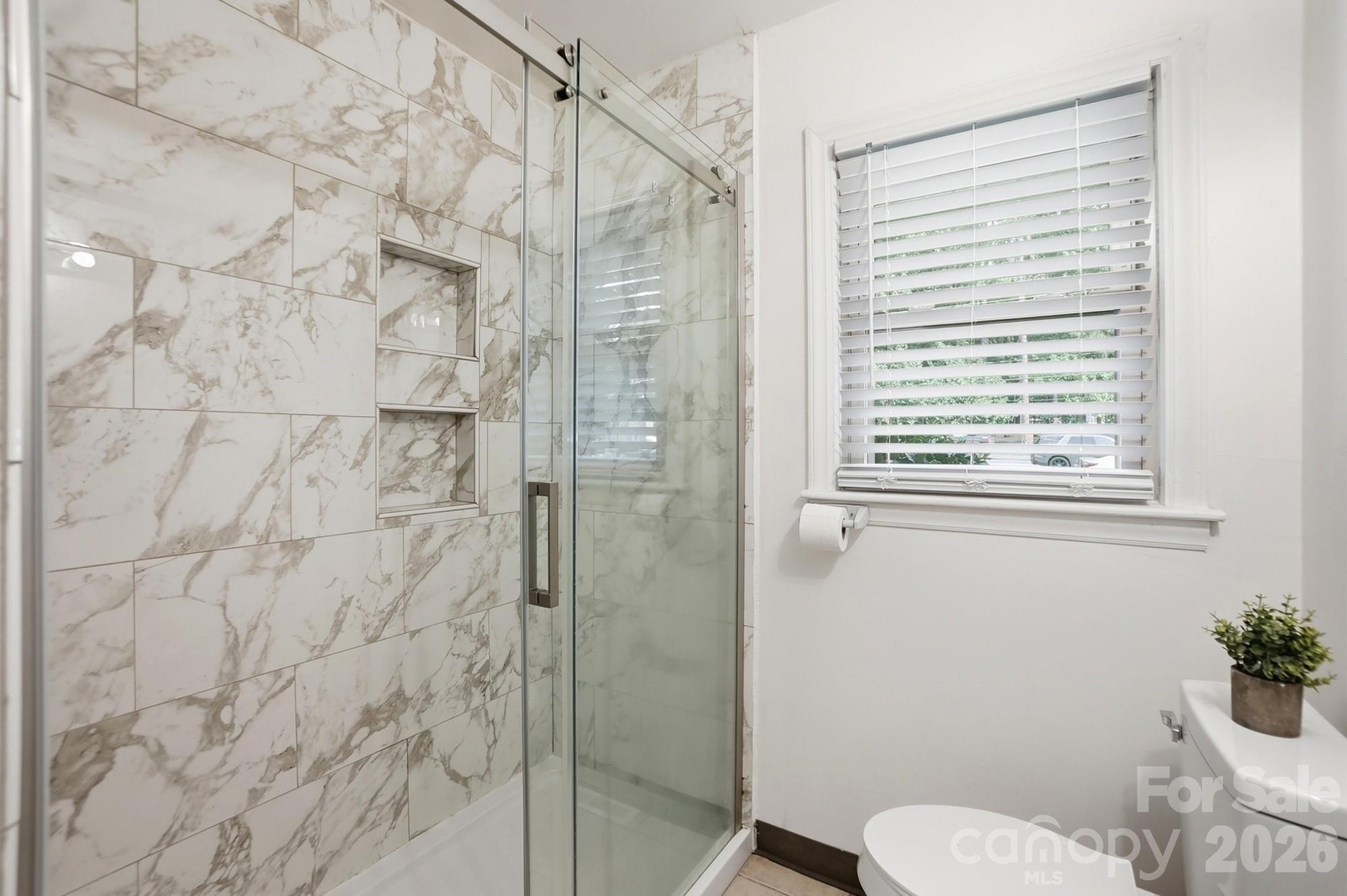 2032 Eastway Drive Property Photo 14