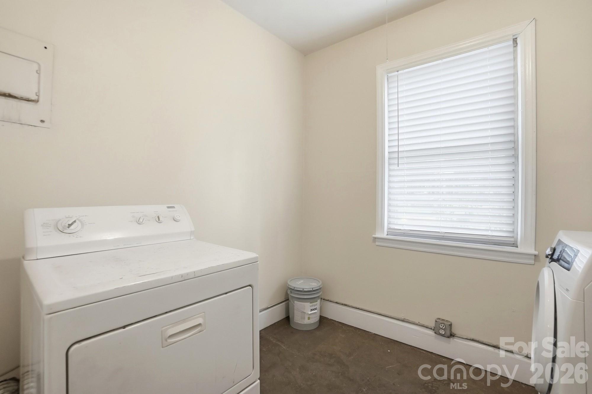 2032 Eastway Drive Property Photo 21