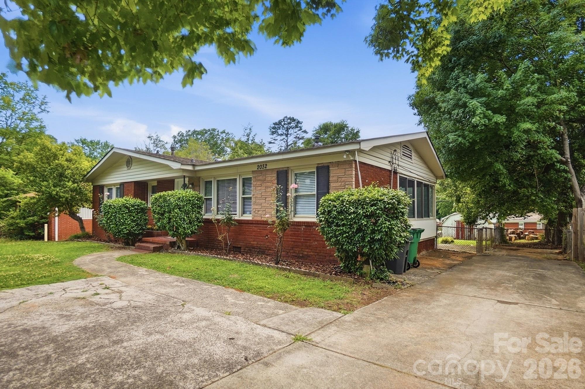 2032 Eastway Drive Property Photo 22