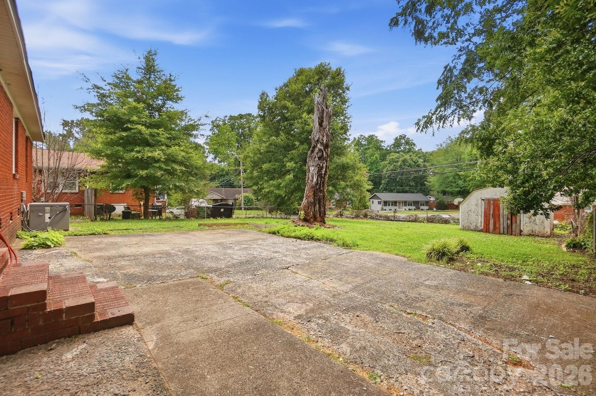 2032 Eastway Drive Property Photo 23