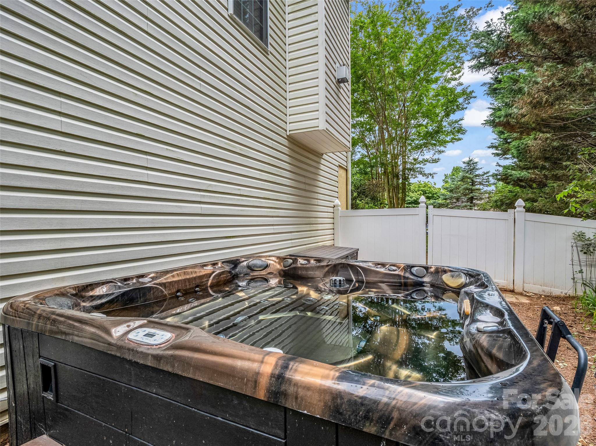99 Driftstone Circle Property Photo 40