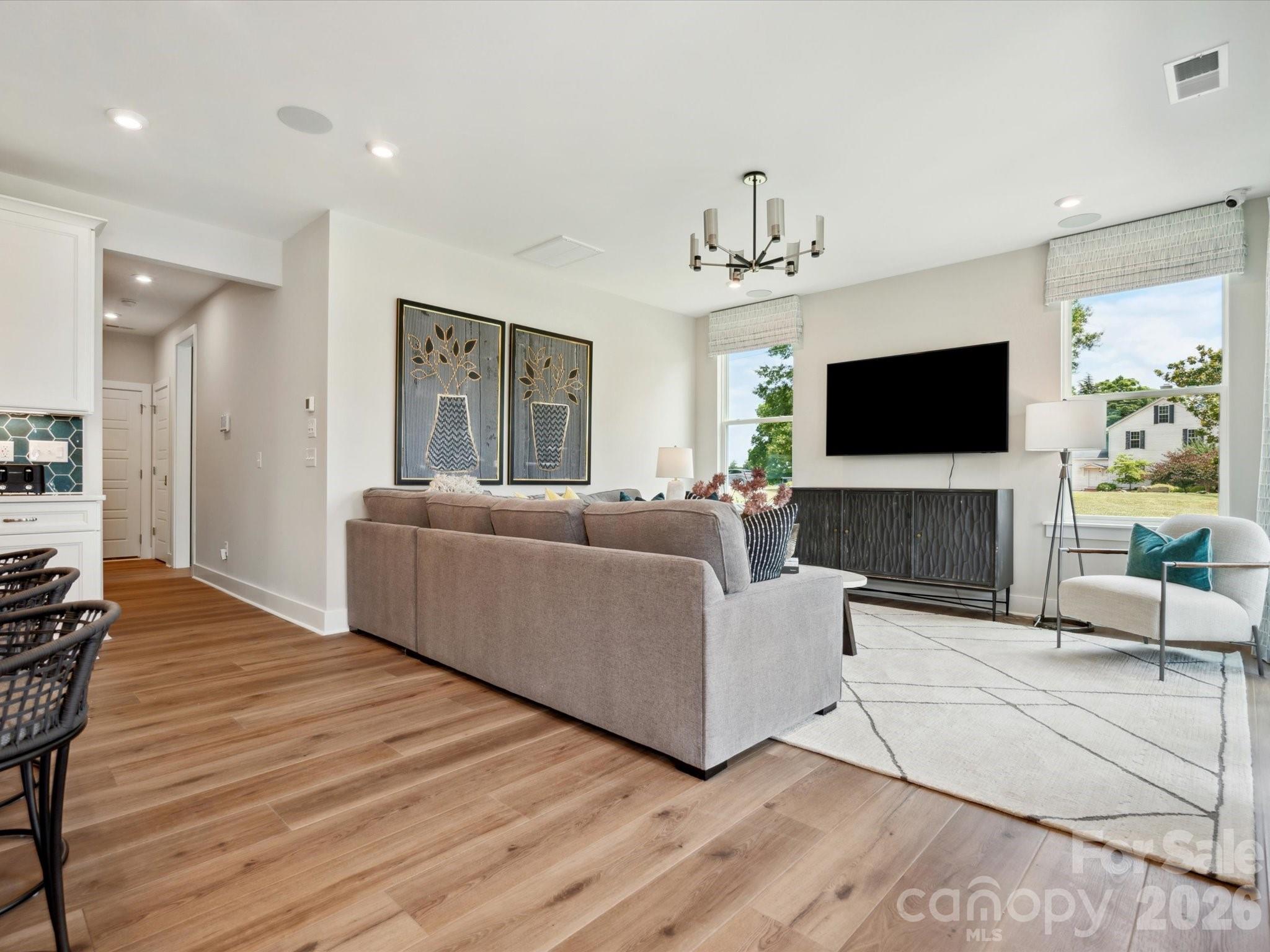 330 Ardmore Drive Property Photo 4