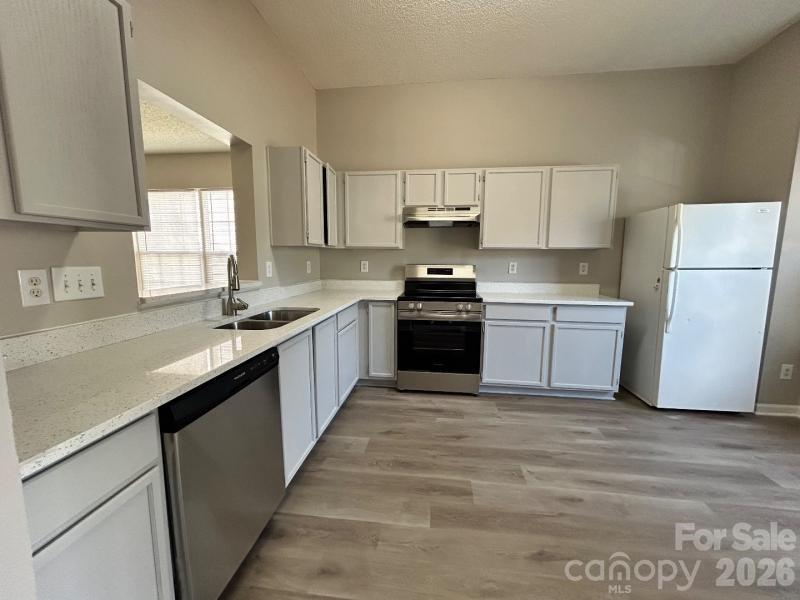 821 Lakehill Road Property Photo 5