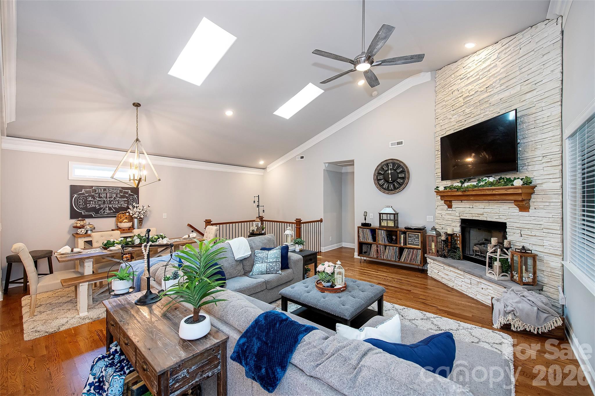1414 Spring Ridge Lane Property Photo 4