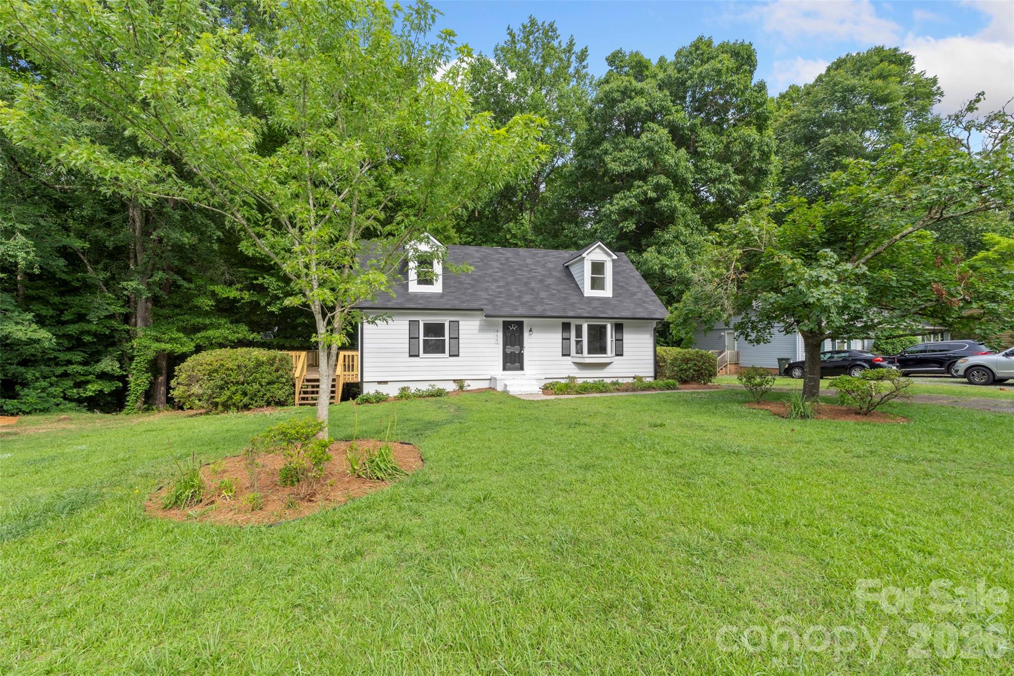 711 King Arthur Drive Property Photo 3