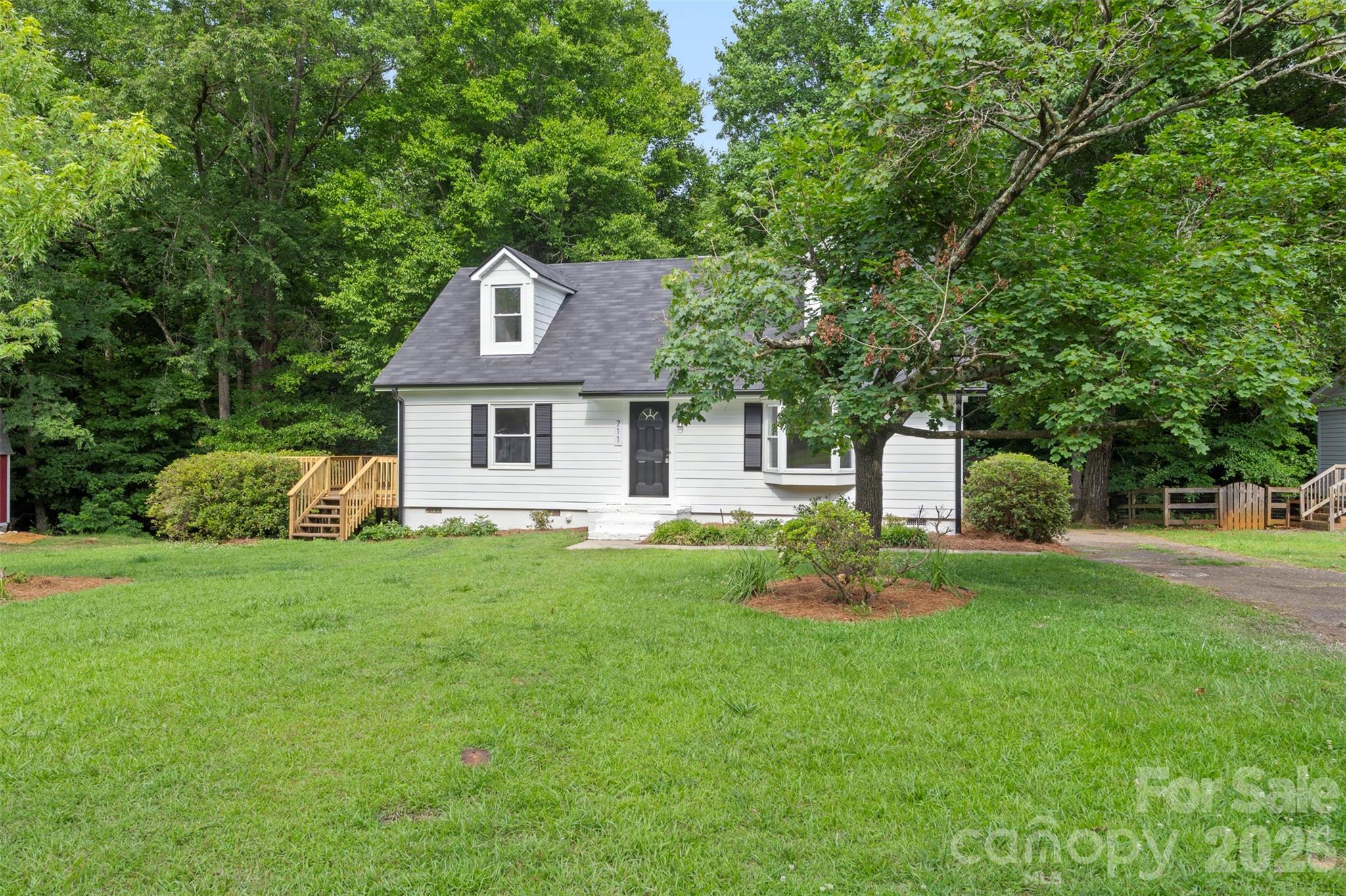 711 King Arthur Drive Property Photo 6