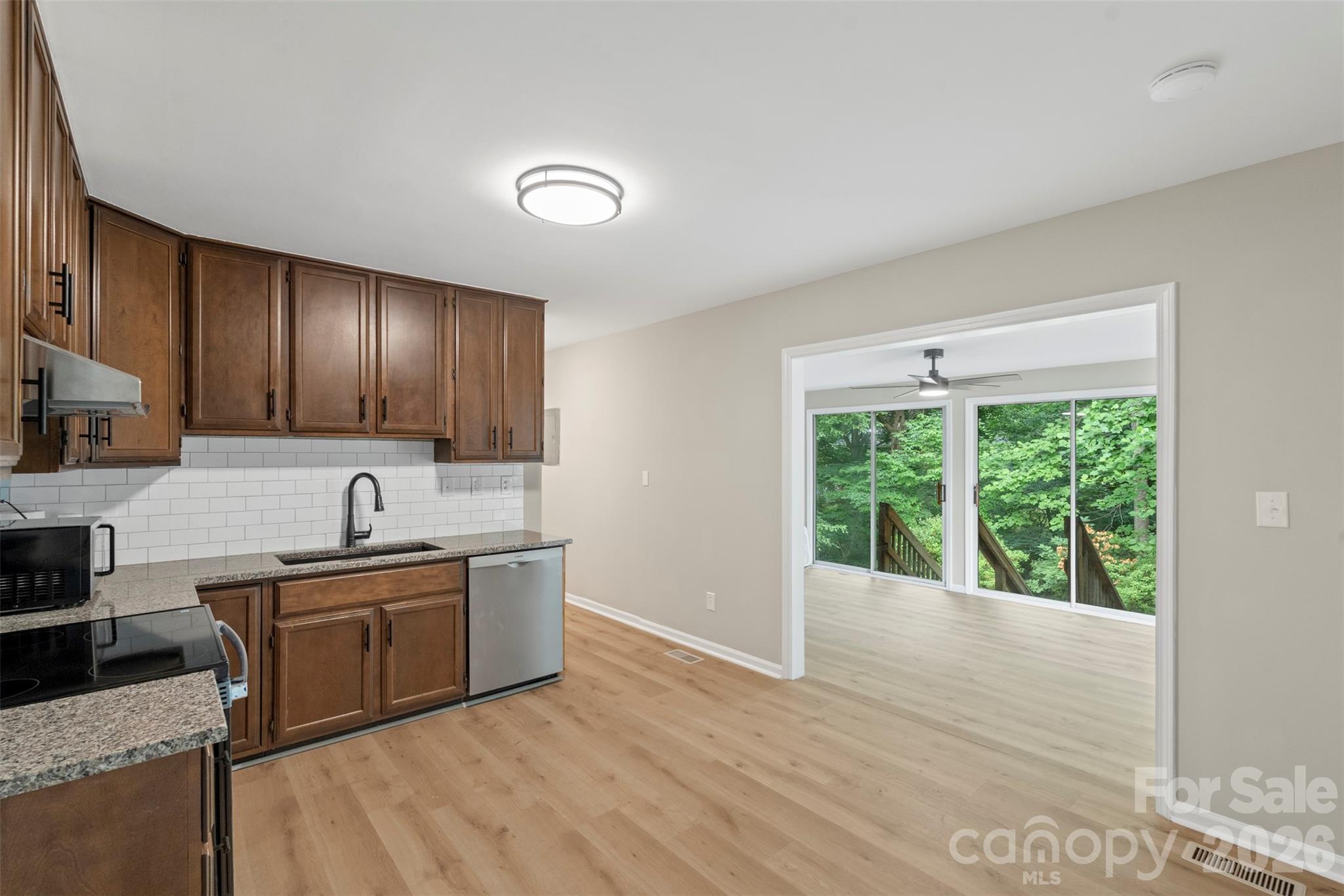 711 King Arthur Drive Property Photo 11