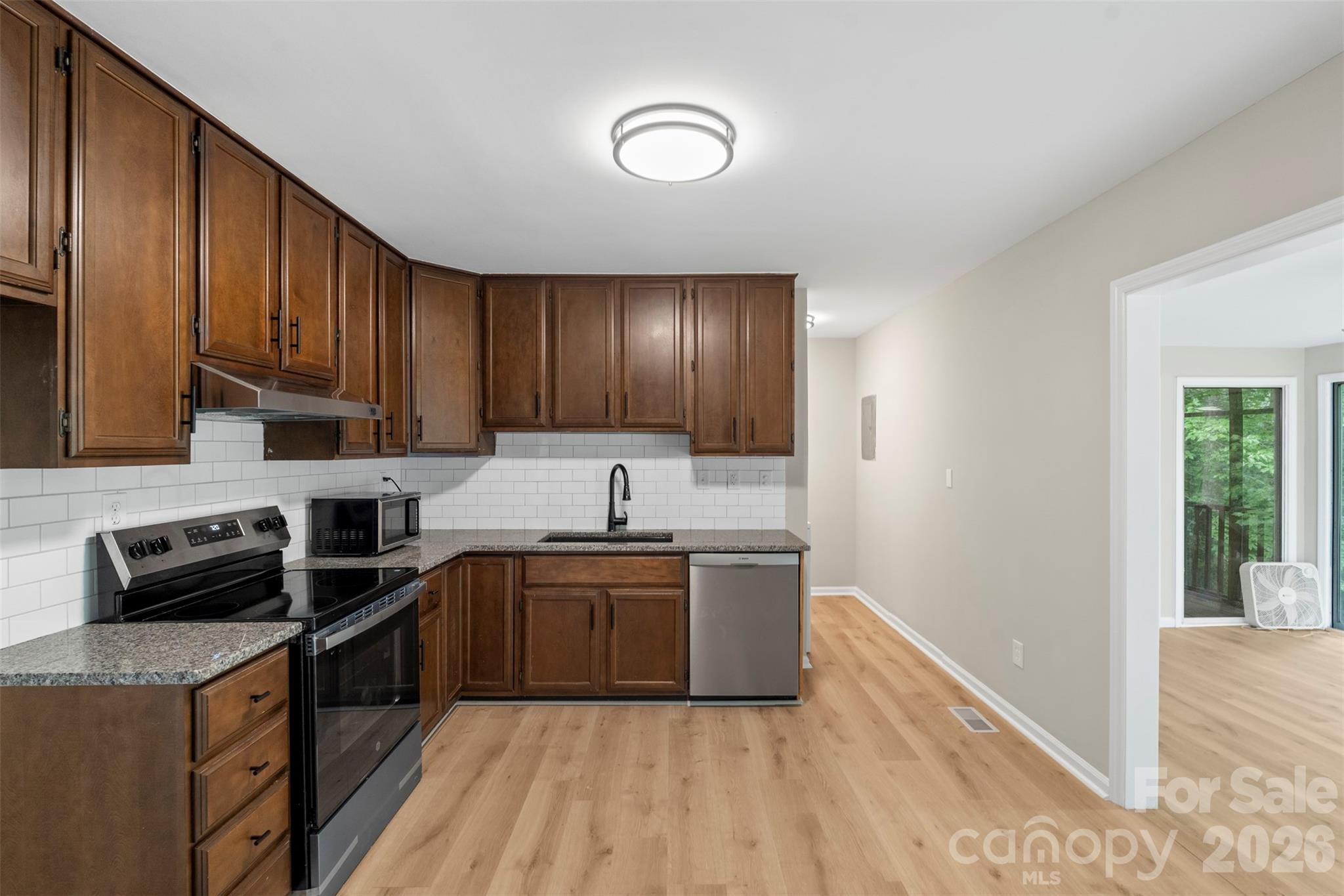 711 King Arthur Drive Property Photo 12