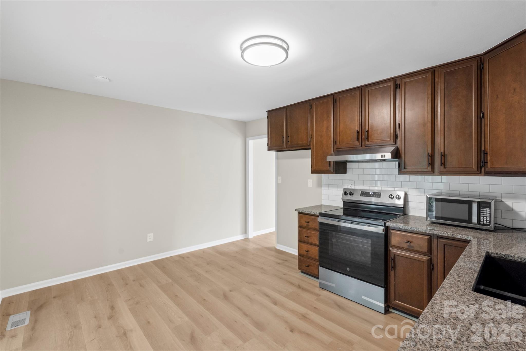 711 King Arthur Drive Property Photo 14