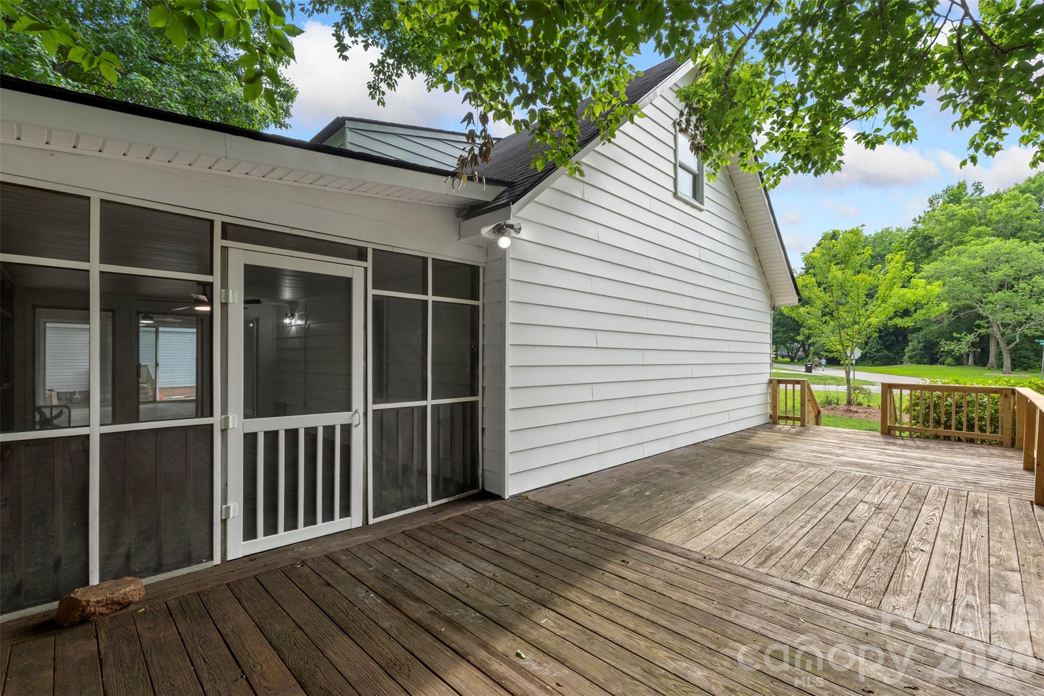 711 King Arthur Drive Property Photo 34