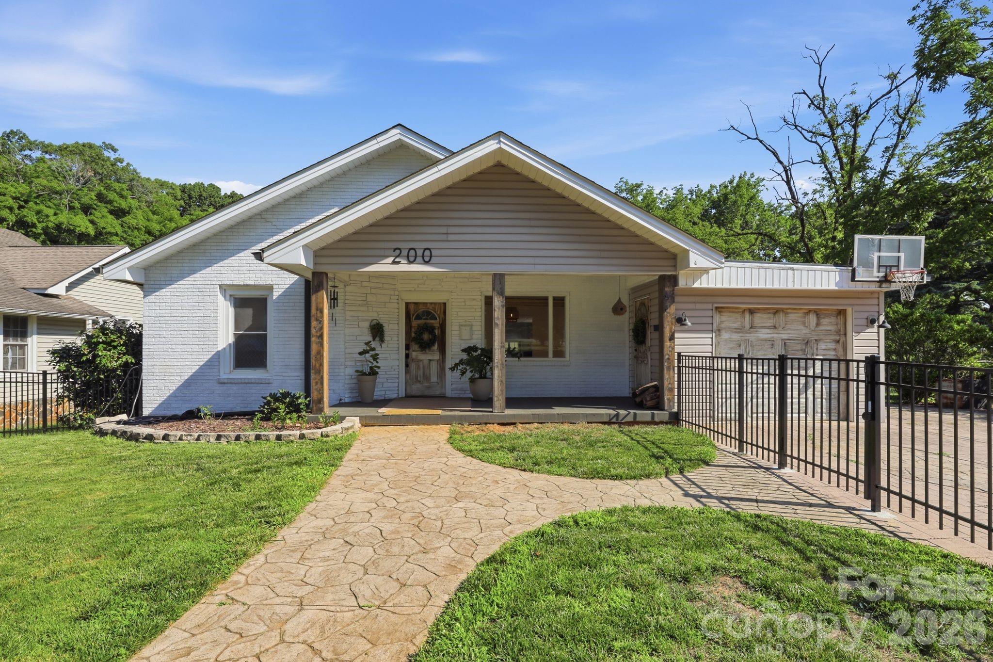 200 Feimster Street Property Photo 2